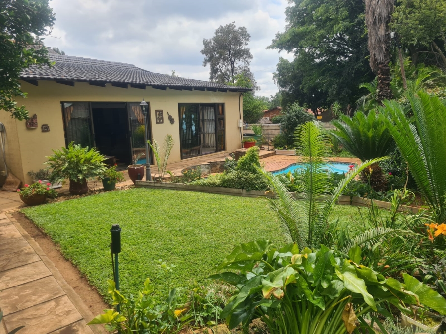 6 Bedroom Property for Sale in Cashan North West